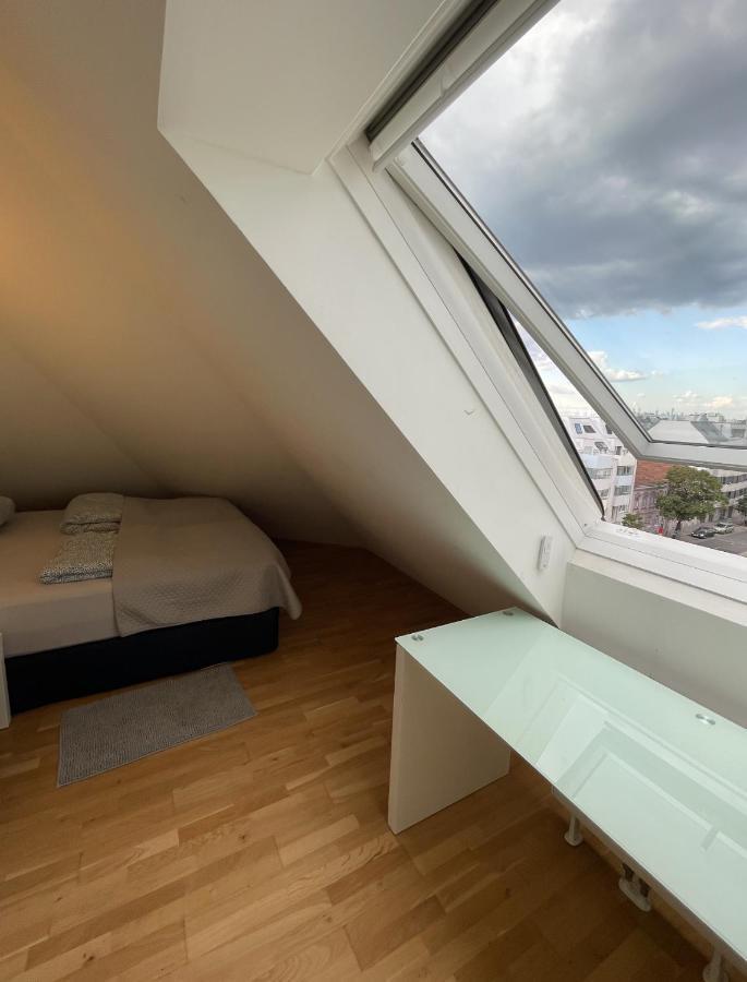 Eca Rooftop Live - Private Rooms & Serviced Apartments Виена Екстериор снимка
